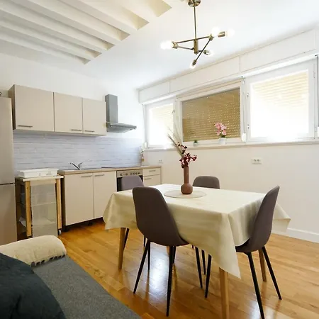 Apartament Aurora *